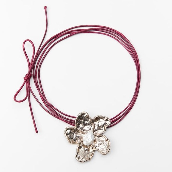 ZARA Flower Necklace with Freshwater Pearl Accent. Brand new! - Picture 2 of 4
